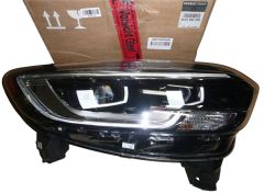 Esituli Parem Uus Originaal 260108354R Renault Kadjar