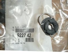 Kinnitusklamber Uus Originaal 9227.42 922742 Citroen