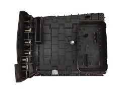 Kaitsmete kast VW Audi 1K0937125 0-1718307-1 Tyco 19965