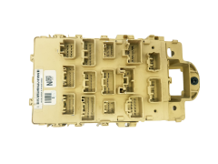 Kaitsmete kast Toyota 82730-0D020-A 31576