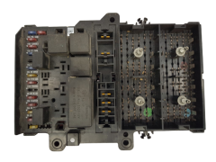 Kaitsmete kast Chrysler Dodge P04707994AE 19647
