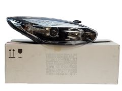 Esituli Parem Renault Megane 3 260100923R Uus Originaal
