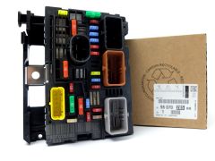 Kaitsmete kast Uus Originaal Citroen Peugeot C4 C6 407 9807028580