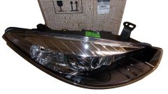 Esituli Parem Uus Originaal 260107517R Renault Fluence