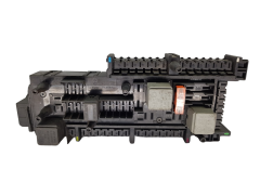 Kaitsmete kast Mercedes 0-1718781-1 748038 1718783 Tyco Hella 20316
